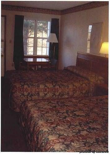 Deerfield Motel 3*